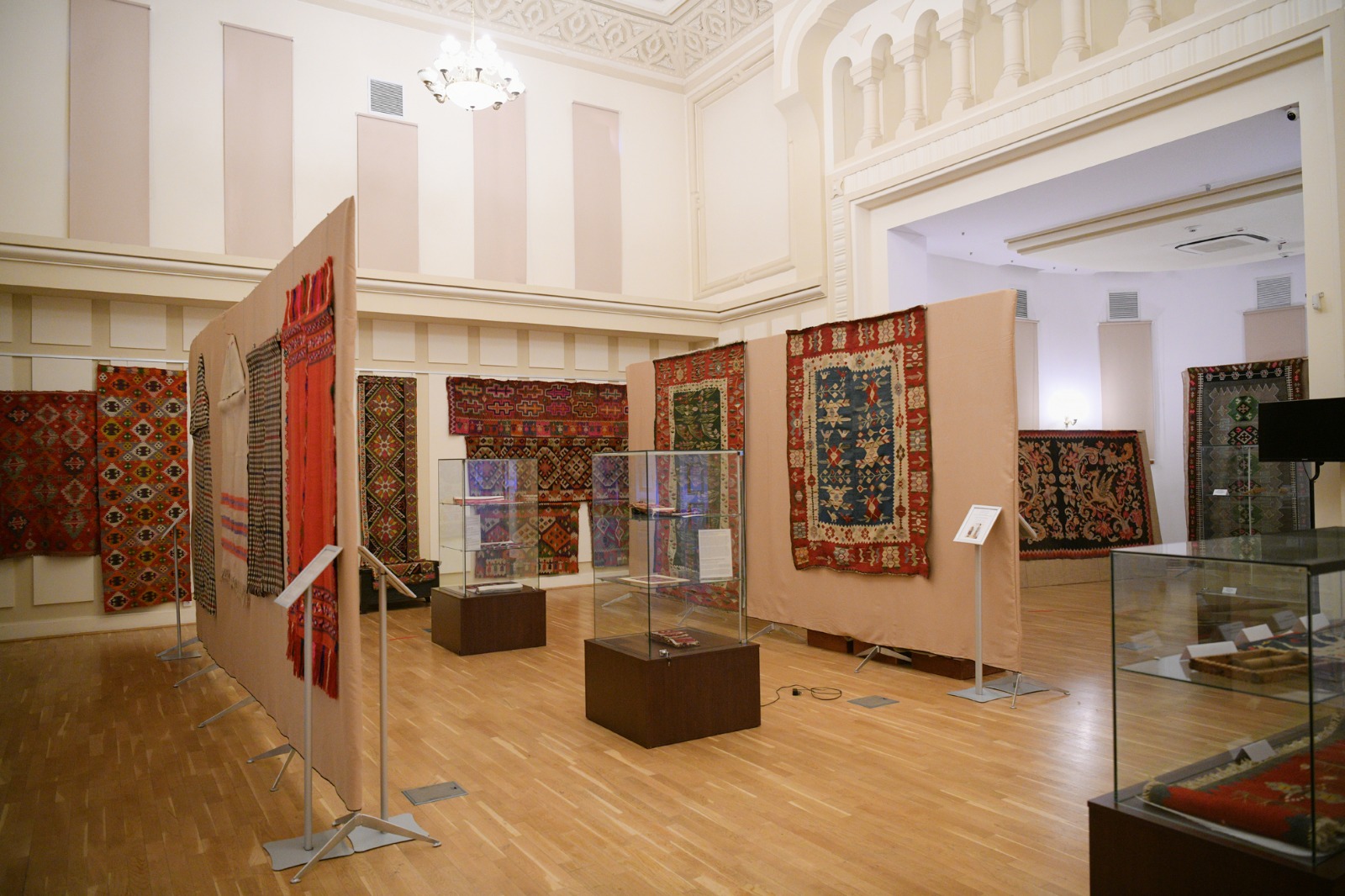 Traditional Wall-carpet Craftsmanship in Romania and the Republic of Moldova