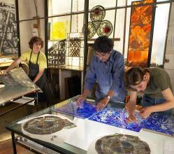 The "Ma&icirc;tre d'art" Jean Dominique Fleury, painter on glass, among its apprentices