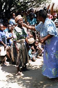 Rituel de gu&eacute;risson li&eacute; &agrave; la danse Vimbuza