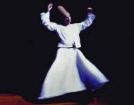 Originating in Sufi tradition, the Mevleviye dance groups are famous for their practice of whirling dances. Accompanied by a musical repertoire that combines elements of Turkish and Persian music, the dancers rotate for several hours, seeking to feel closer to the divine. 