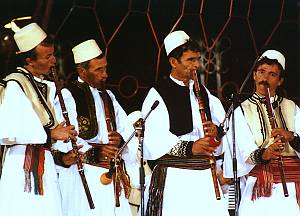 Albanian folk iso-polyphony