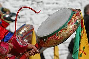 Mask dance of the drums from Drametse