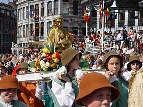 Processional giants and dragons in Belgium and France
