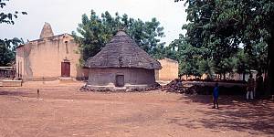 Septennial re-roofing ceremony of the Kamablon, sacred house of Kangaba