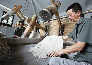 Traditional handicrafts of making Xuan paper