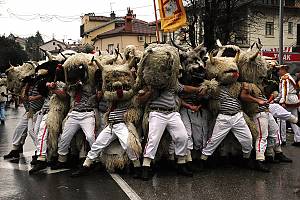 Marcha de los campanilleros de la región de Kastav en el carnaval anual