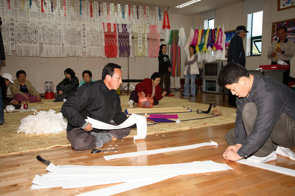 Professional performers making preparations for the Yeongdeunggut ritual