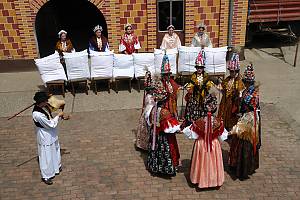 Spring procession of Ljelje/Kraljice (queens) from Gorjani