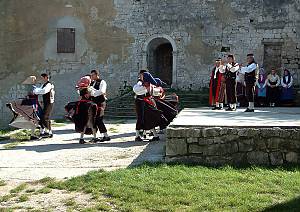 Two-part singing and playing in the Istrian scale