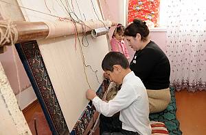 El arte tradicional del tejido de la alfombra azerbaiyana en la República de Azerbaiyán