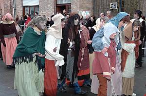 Krakelingen and Tonnekensbrand, end-of-winter bread and fire feast at Geraardsbergen