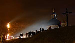 Krakelingen and Tonnekensbrand, end-of-winter bread and fire feast at Geraardsbergen