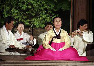 Gagok, lyric song cycles accompanied by an orchestra
