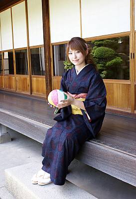 Juntar Agotamiento temerario Yuki-tsumugi, silk fabric production technique - intangible heritage -  Culture Sector - UNESCO