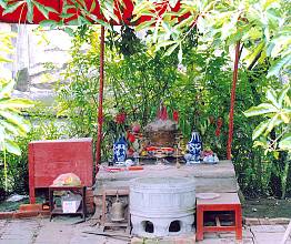 Gióng festival of Phù Ðông and Sóc temples