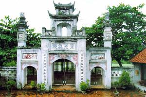 Gióng festival of Phù Ðông and Sóc temples