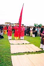 Gióng festival of Phù Ðông and Sóc temples