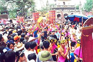 Gióng festival of Phù Ðông and Sóc temples