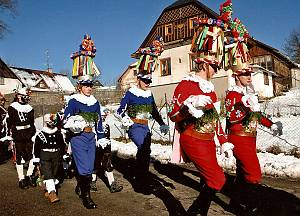 Les défilés de porte-à-porte et masques des Jours gras dans les villages de la région de Hlinecko