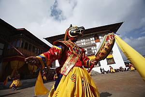 Mask dance of the drums from Drametse