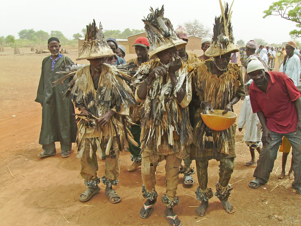 Les Korèduga de Koumantou en procession