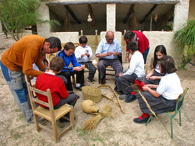 School workshop on esparto grass handicrafts