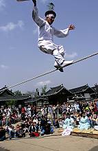 Jultagi, tightrope walking