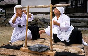 Weaving of Mosi (fine ramie) in the Hansan region