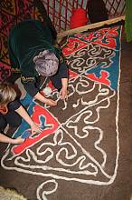 L’ala-kiyiz et le chirdak, l’art du tapis traditionnel kirghiz en feutre