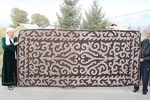 Ala-kiyiz and Shyrdak, art of Kyrgyz traditional felt carpets