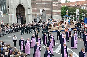 Safeguarding foster care heritage in the merciful city of Geel: a community-based care model