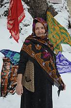 L’art et le symbolisme traditionnels du kelaghayi, fabrication et port de foulards en soie pour les femmes