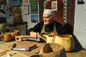 Craftsmanship and performance art of the Tar, a long-necked string musical instrument
