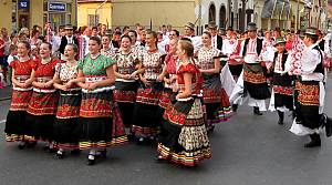Folk art of the Matyó, embroidery of a traditional community