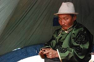 Mongolian knuckle-bone shooting