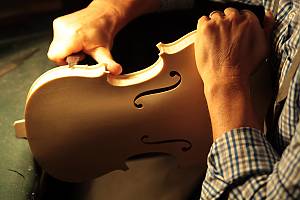 Le savoir-faire traditionnel du violon à Crémone
