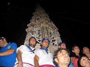 Celebrations of big shoulder-borne processional structures
