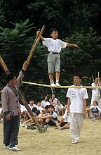 Jultagi, tightrope walking