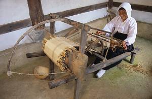 Weaving of Mosi (fine ramie) in the Hansan region