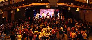 Fest-noz: reunión festiva basada en la ejecución colectiva de danzas tradicionales de Bretaña