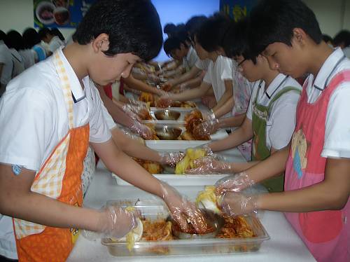 Kimjang, making and sharing kimchi in the Republic of Korea ...