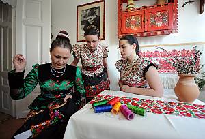 Folk art of the Matyó, embroidery of a traditional community