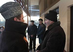 Le colindat de groupe d’hommes, rituel de Noël