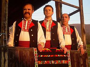 Glasoechko, male two-part singing in Dolni Polog