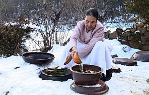 Kimjang, making and sharing kimchi in the Republic of Korea