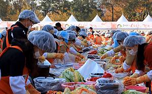 Kimjang, making and sharing kimchi in the Republic of Korea