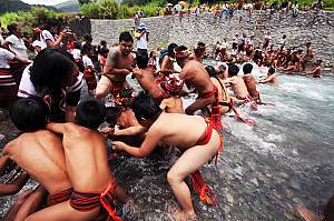 Tugging rituals and games