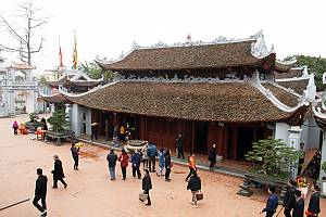 Practices related to the Viet beliefs in the Mother Goddesses of Three Realms