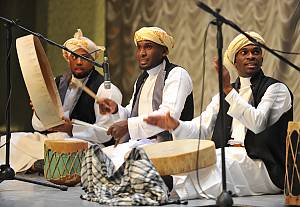 L'Almezmar, danse du bâton au son des tambours