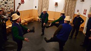 Les danses des garçons en Roumanie